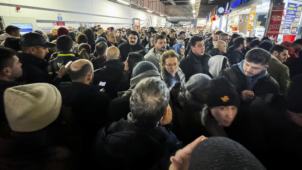 İstanbul'da Beklenen Kar Yağışı Etkiliyor